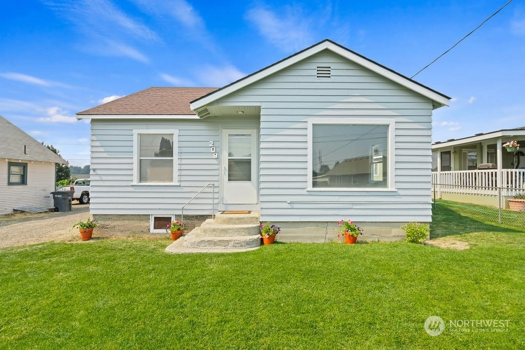 209 F St Zillah WA 98953