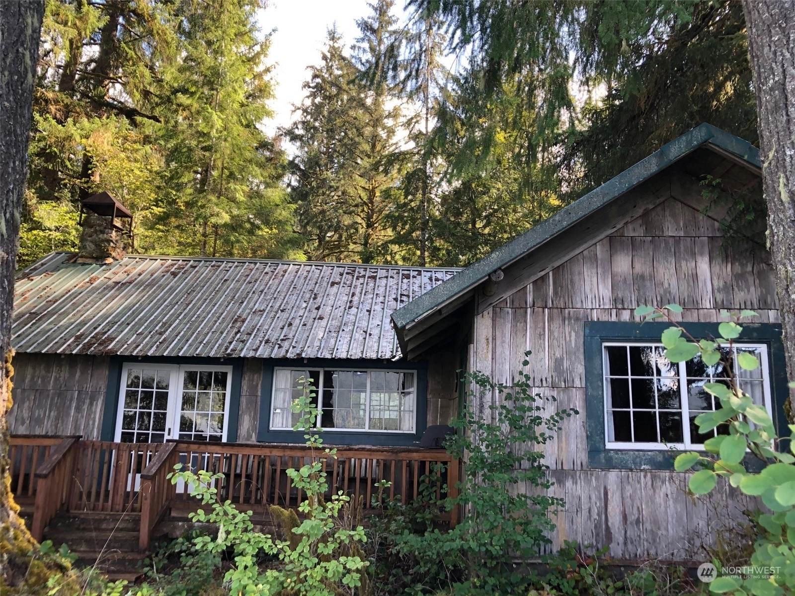 7 Lake Lane Quinault WA 98575