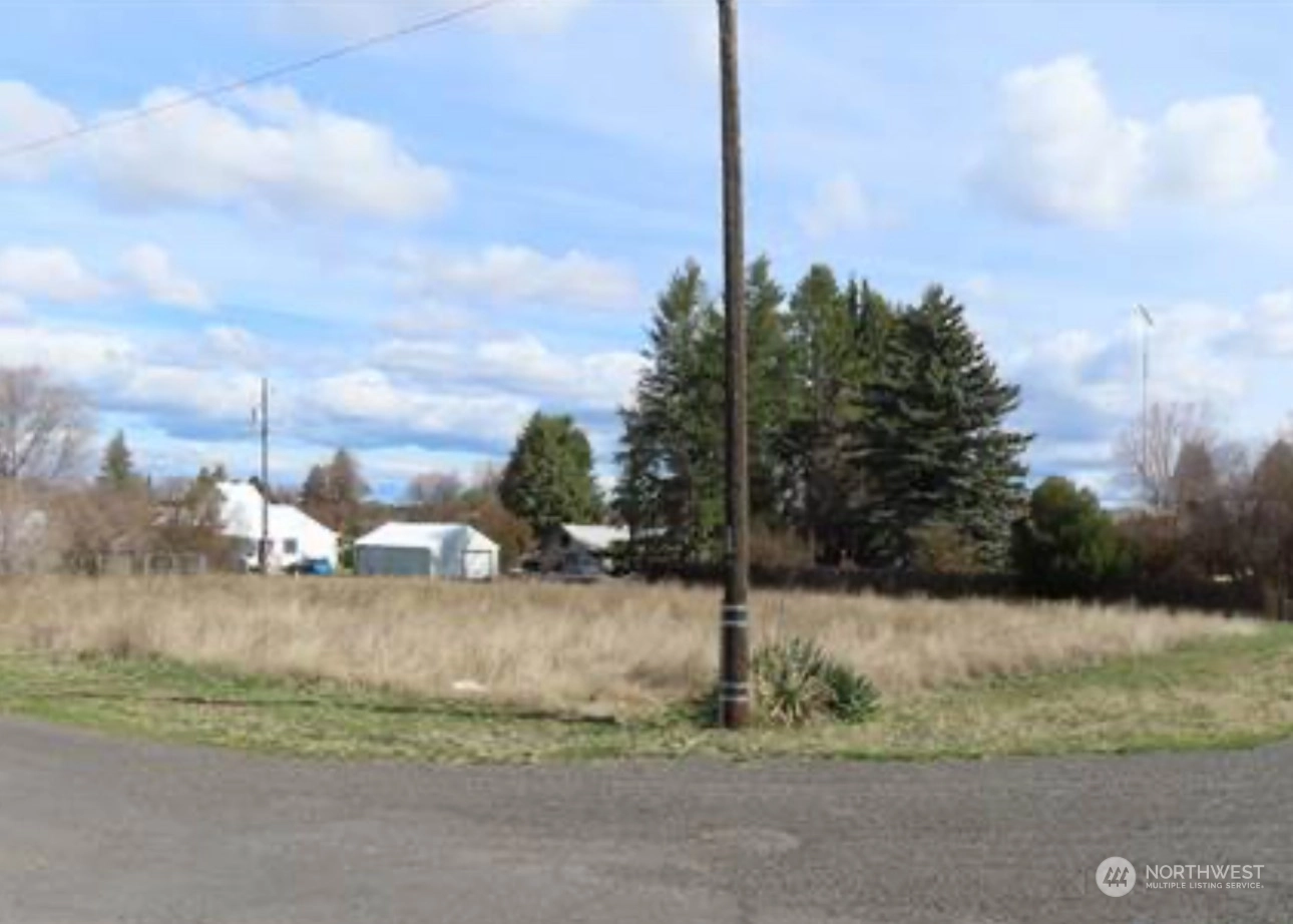 518 W Maple St Almira WA 99103