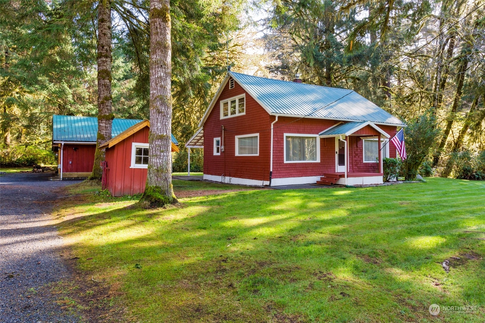 998 North Shore Rd Amanda Park WA 98526