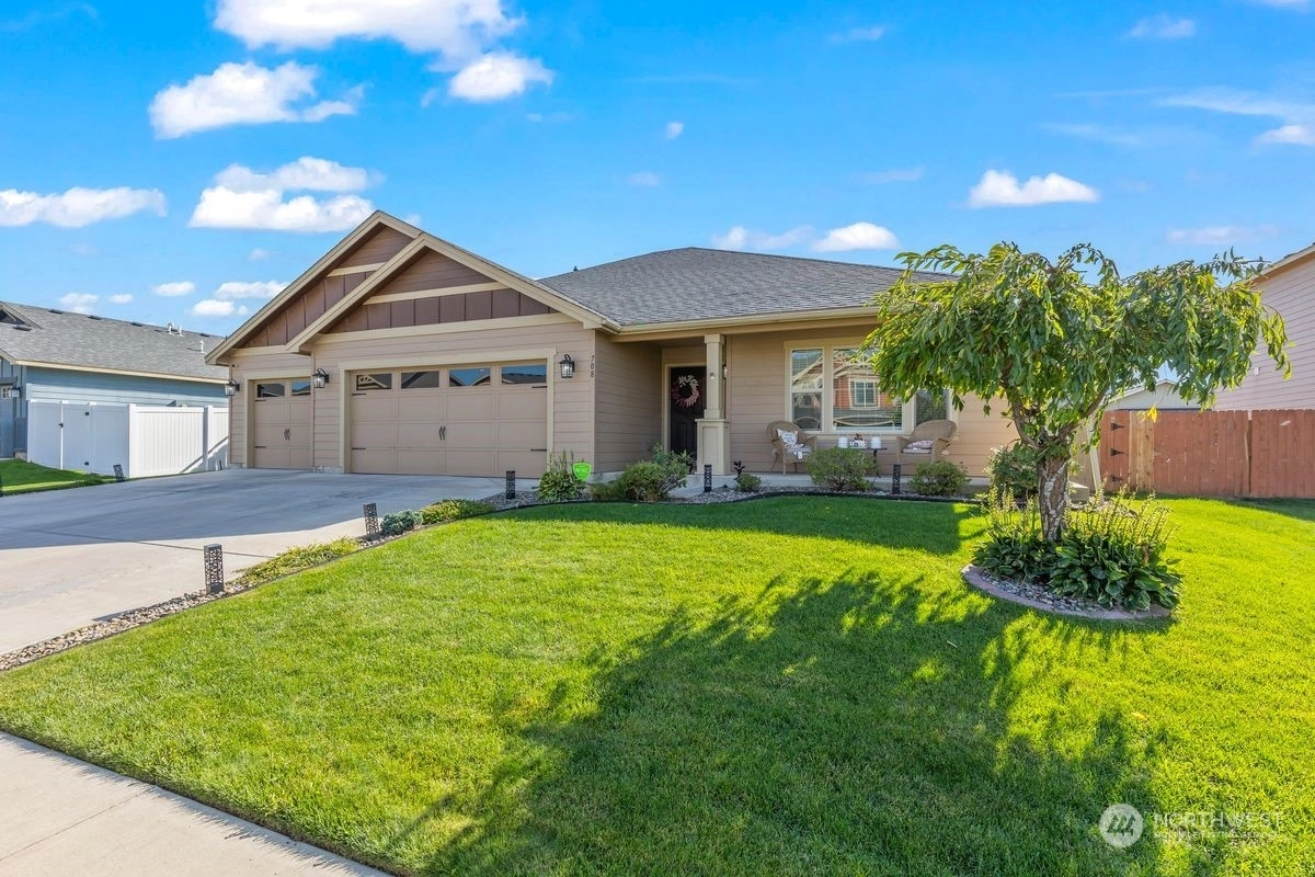 708 Summit Ave Moxee WA 98936