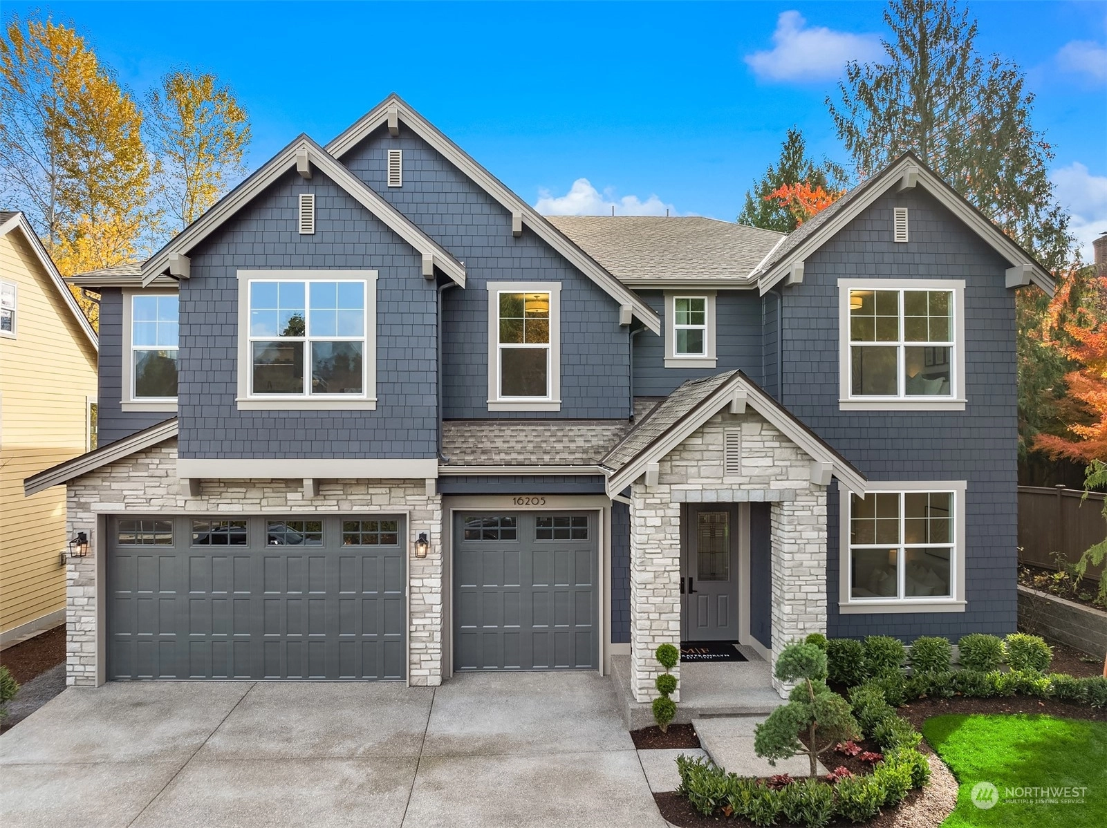 16205 NE 51st St Unit  Redmond WA 98052