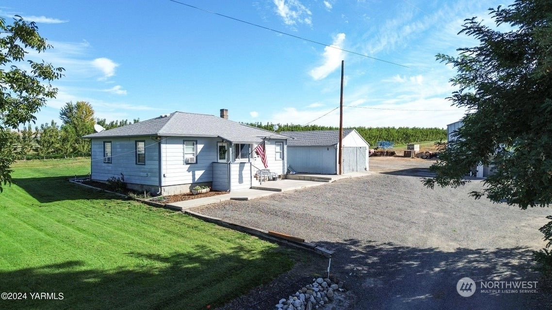 2001 Roza Dr Zillah WA 98953
