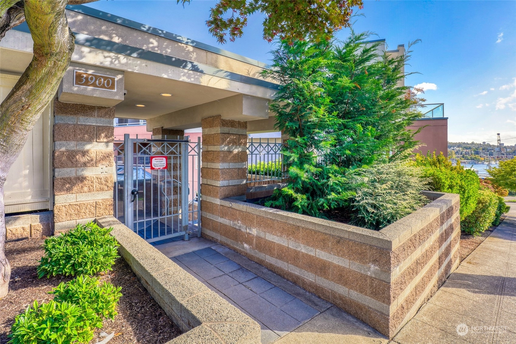 3900 2nd Ave NE Unit 201 Unit 201 Seattle WA 98105