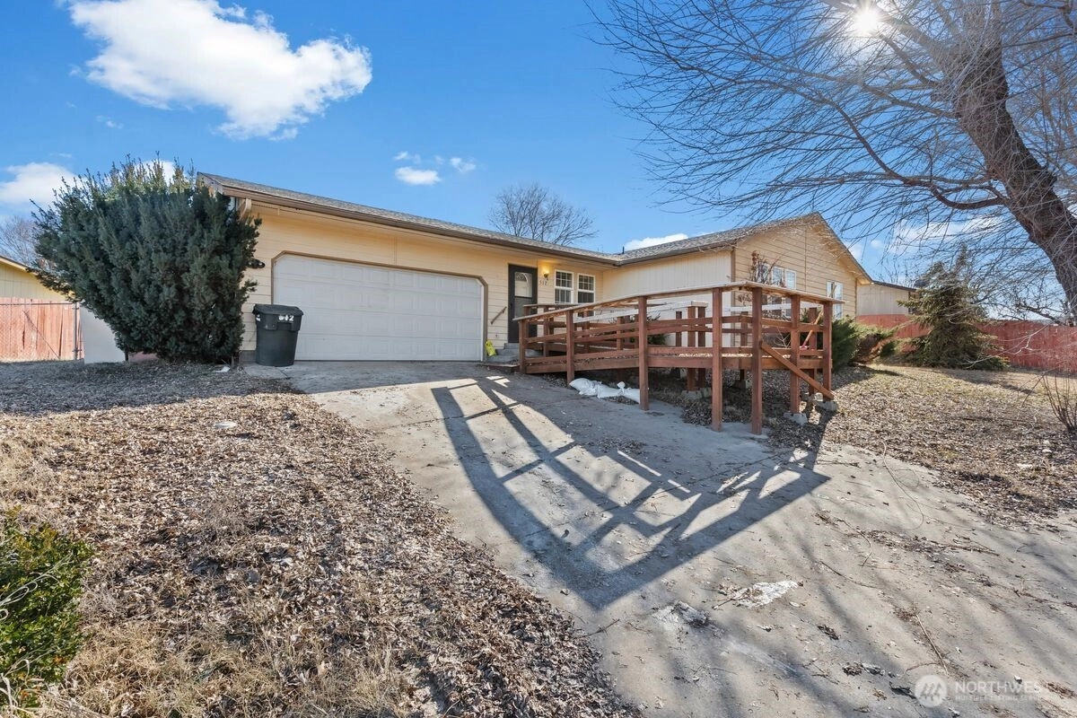 512 Broadview Dr Grandview WA 98930