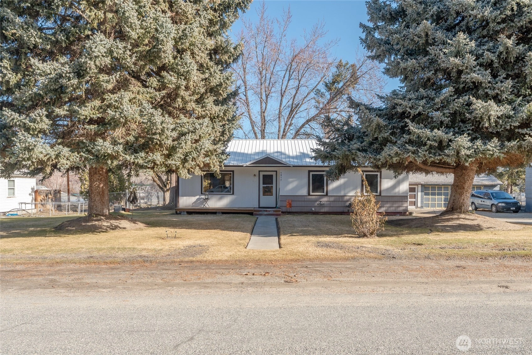 1817 Raymond Ave Bridgeport WA 98813