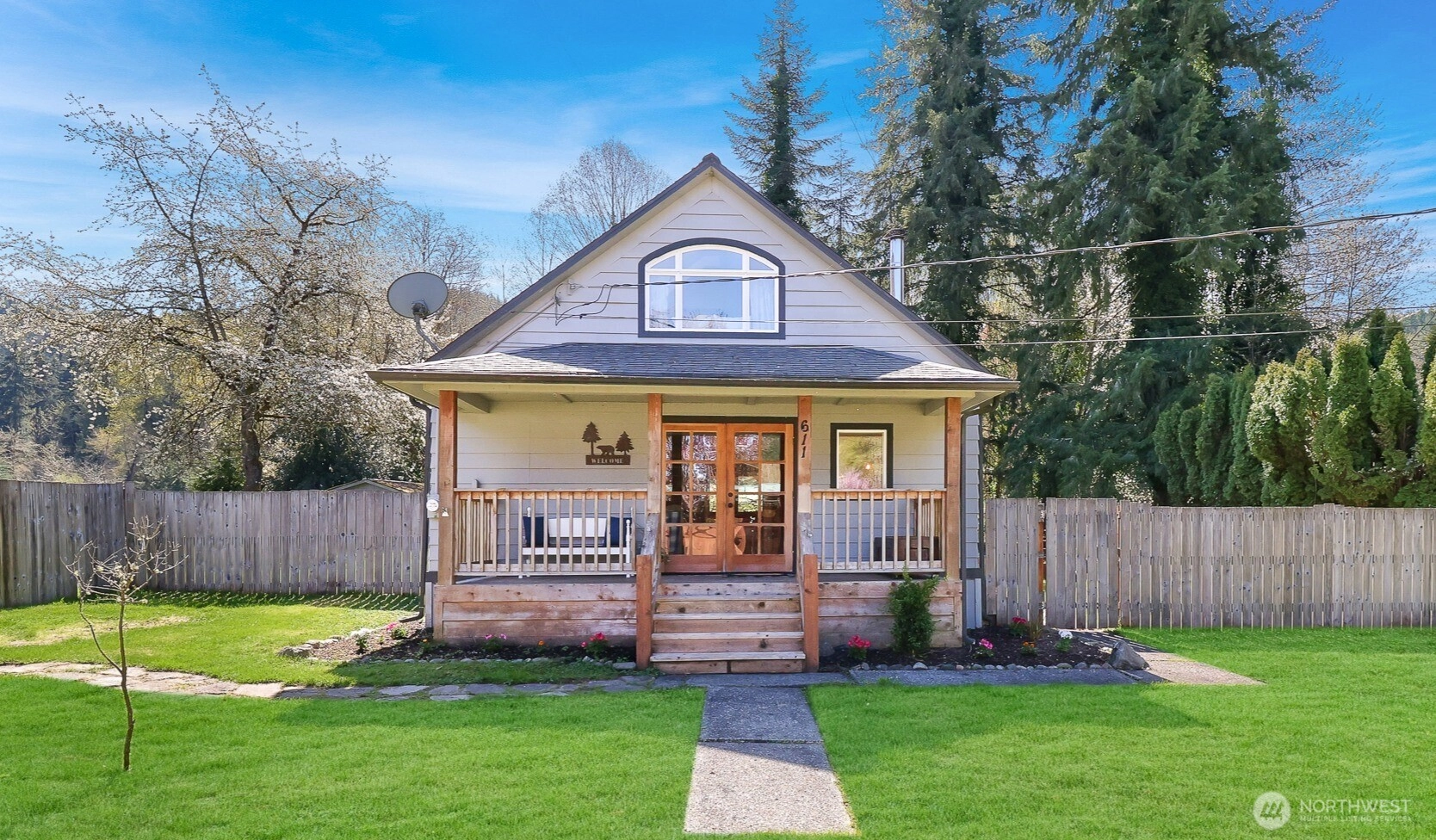 611 Cedar St Wilkeson WA 98396