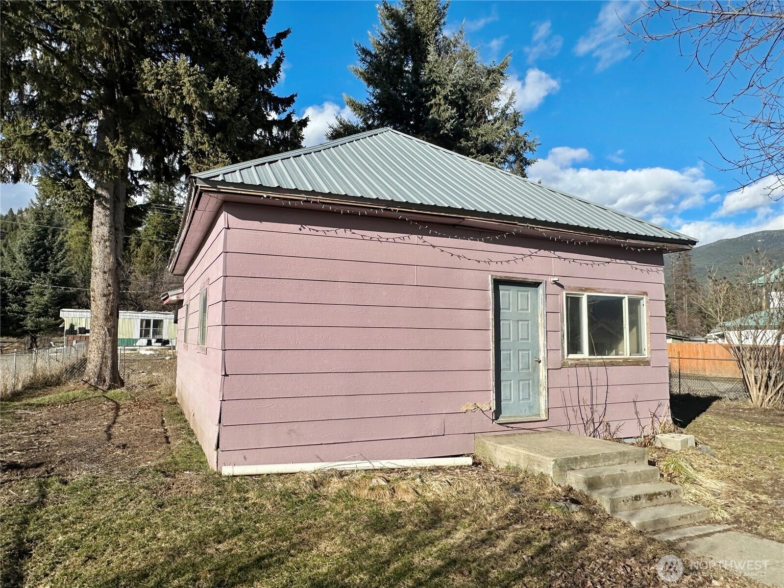 402 Houghton St Ione WA 99139