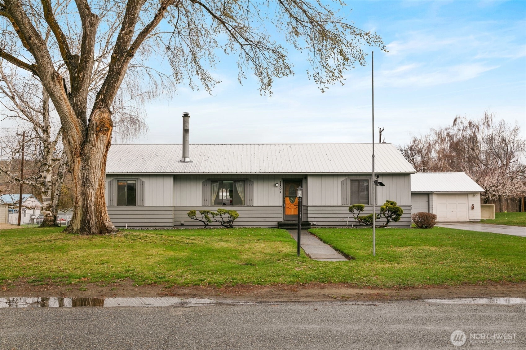1801 Raymond Ave Unit  Bridgeport WA 98813