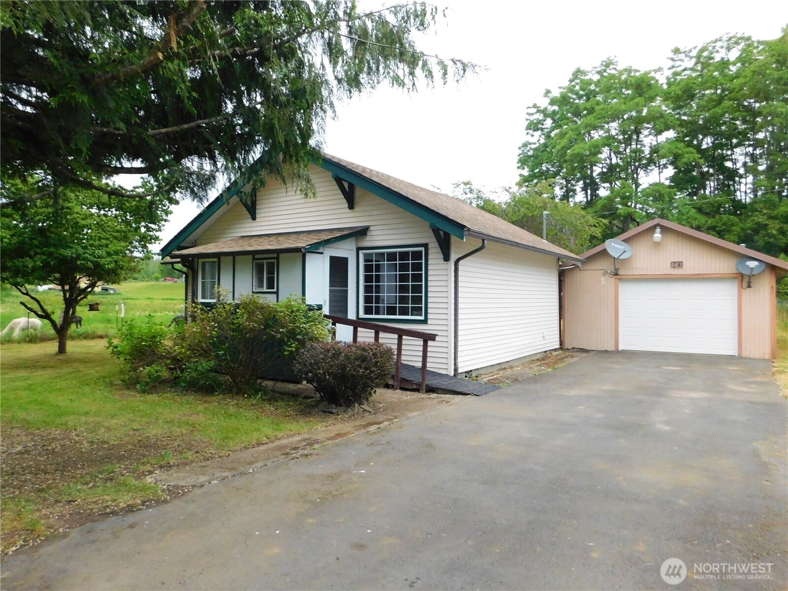 143 Huntting Rd Silver Creek WA 98585