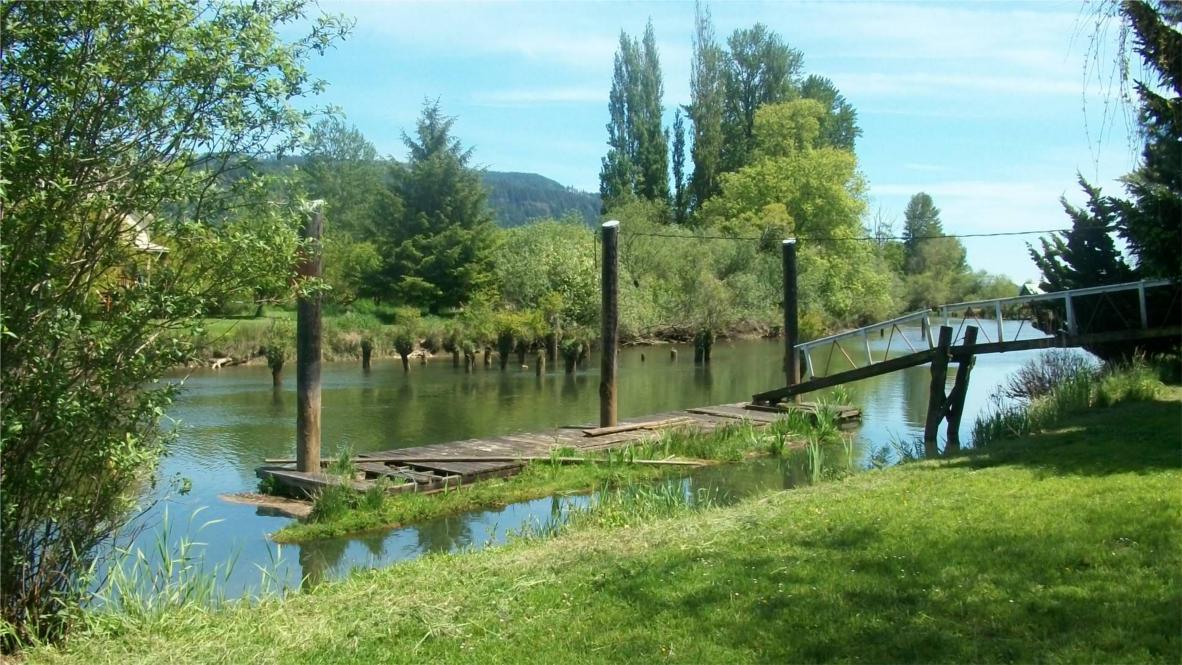 111 E Birnie Slough Rd Cathlamet WA 98612