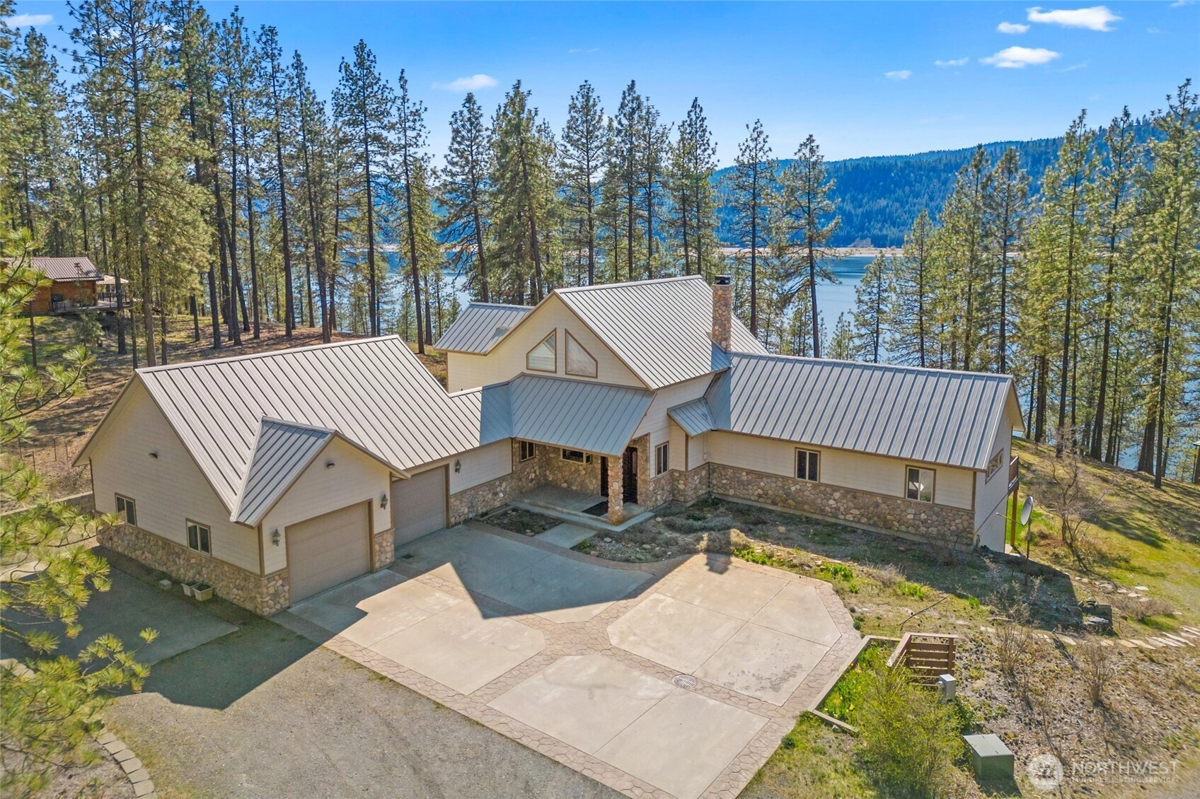 2372 Eagle River Way Kettle Falls WA 99141