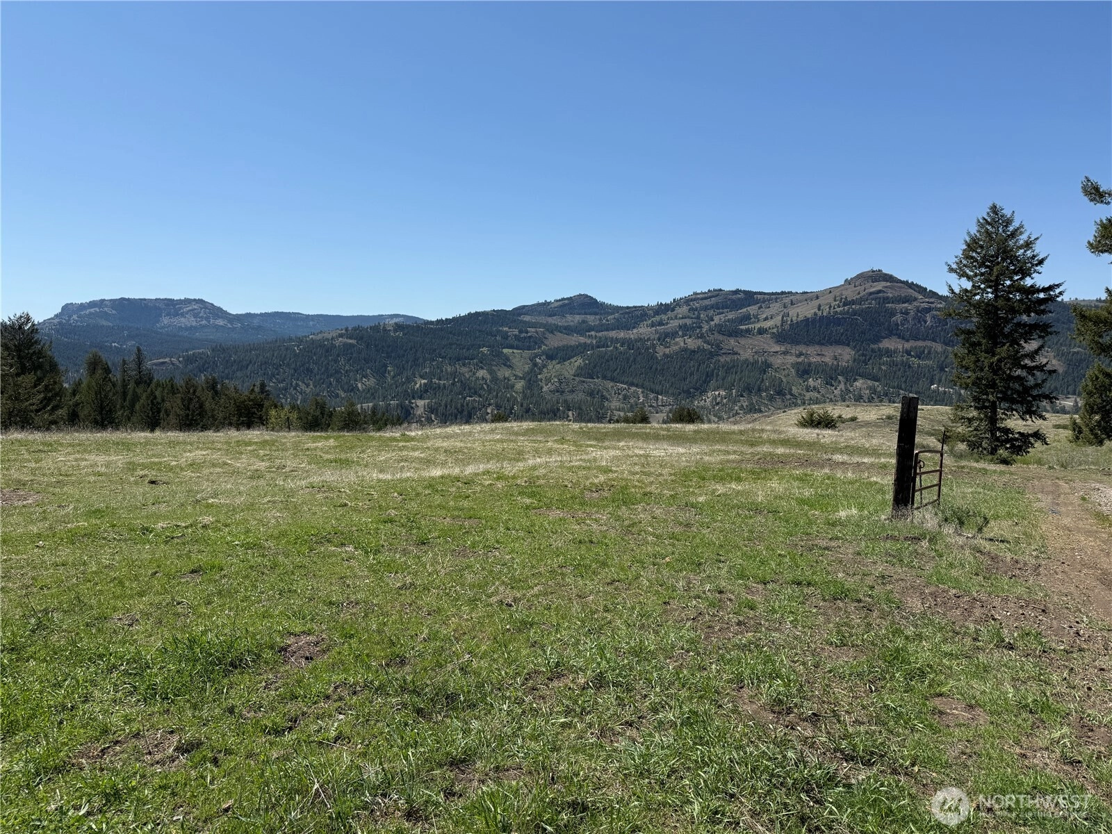 26 Grandview Rd Curlew WA 99118