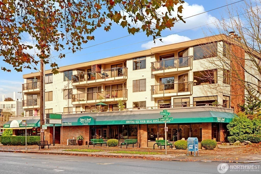 7850 E Green Lake Dr N Unit 303 Unit 303 Seattle WA 98103