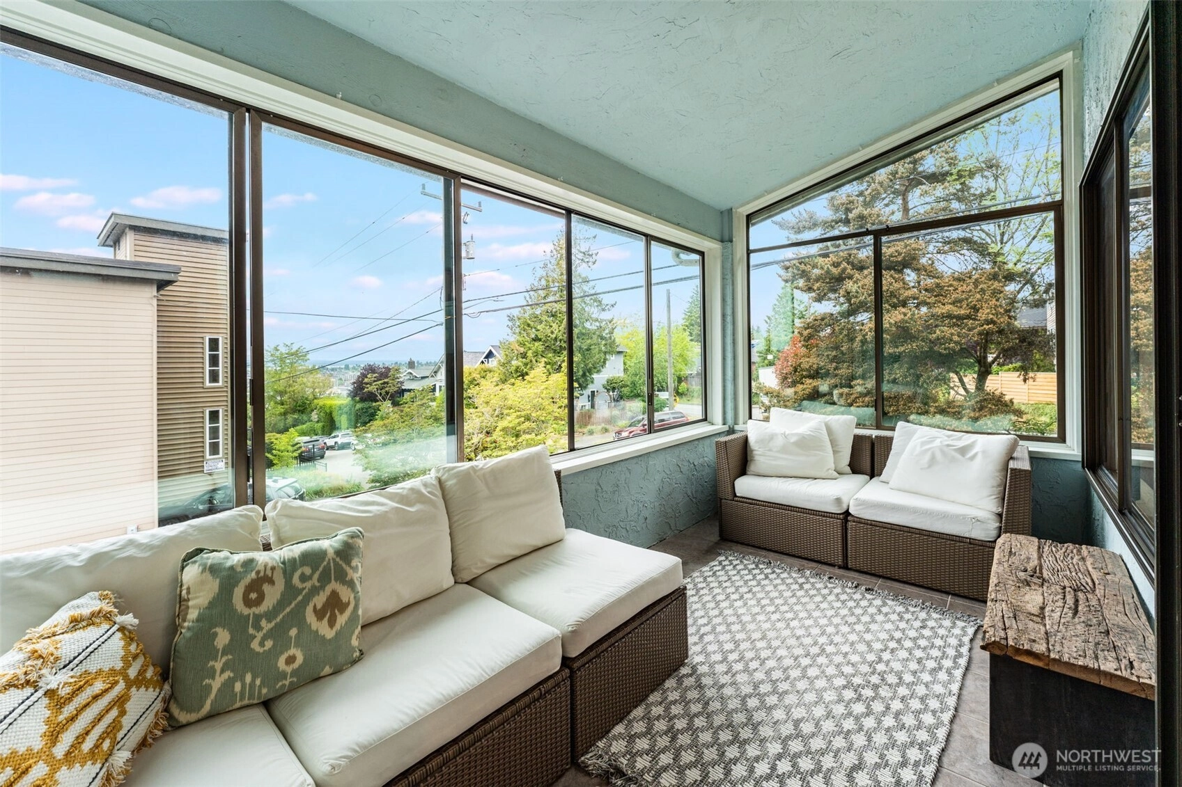 135 N 46th St Unit 402 Unit 402 Seattle WA 98103