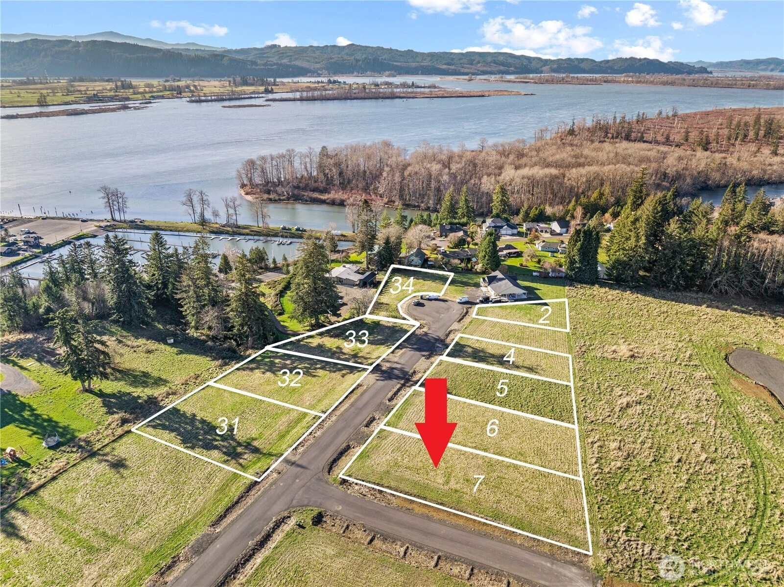 38 Sunnyfield Dr Unit  Cathlamet WA 98612