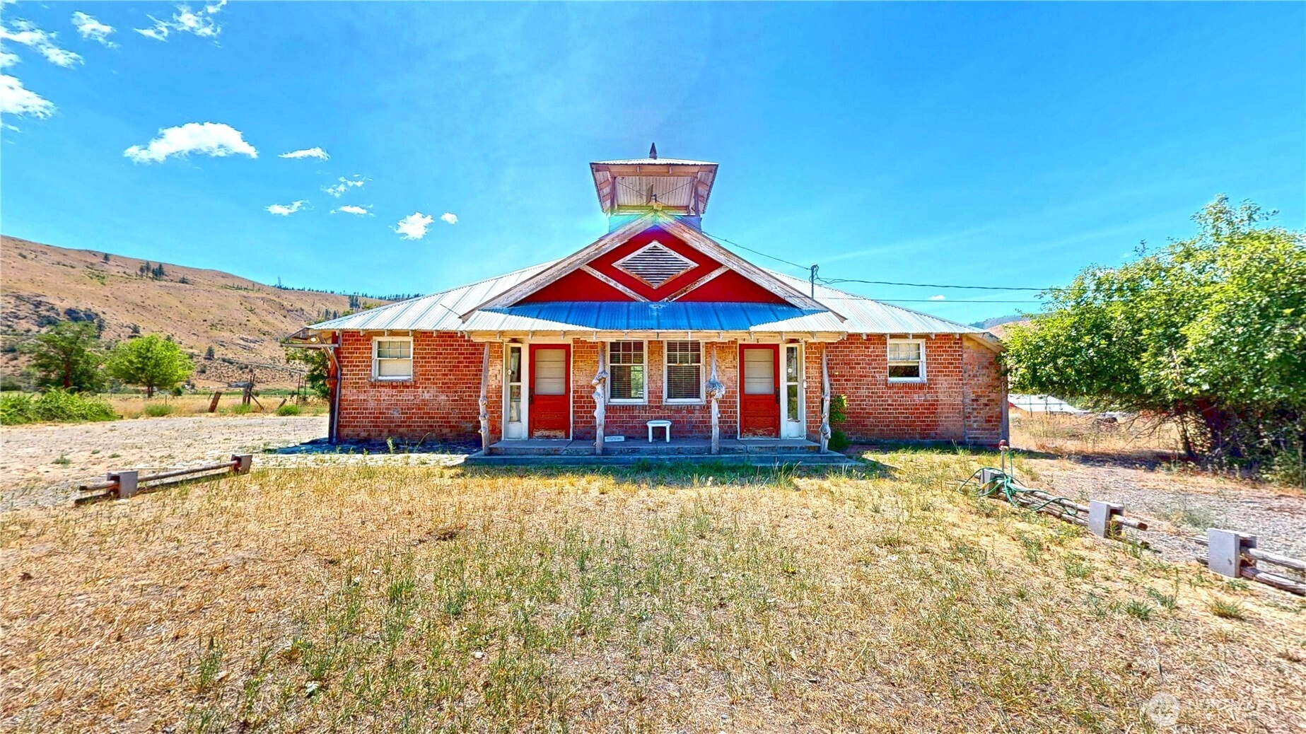 18 Old Carlton Rd Carlton WA 98814