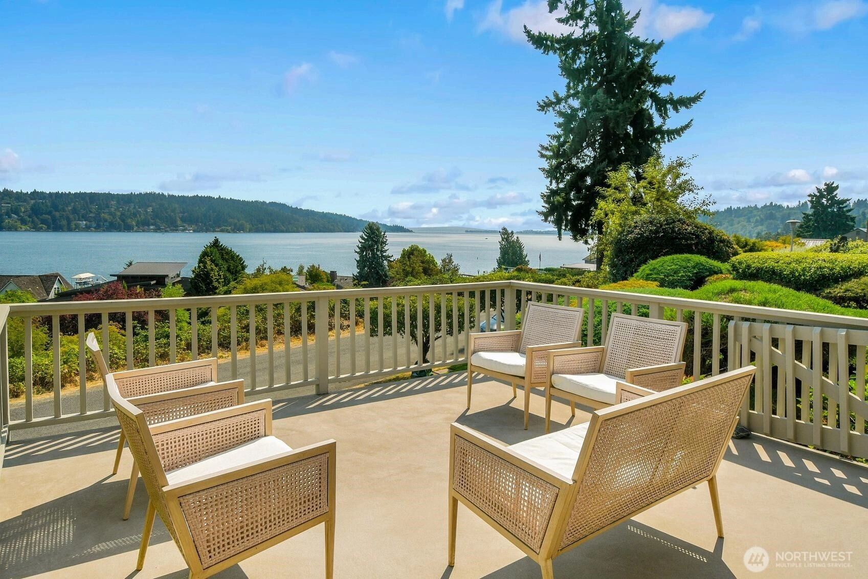 16535 41st Ave NE Lake Forest Park WA 98155