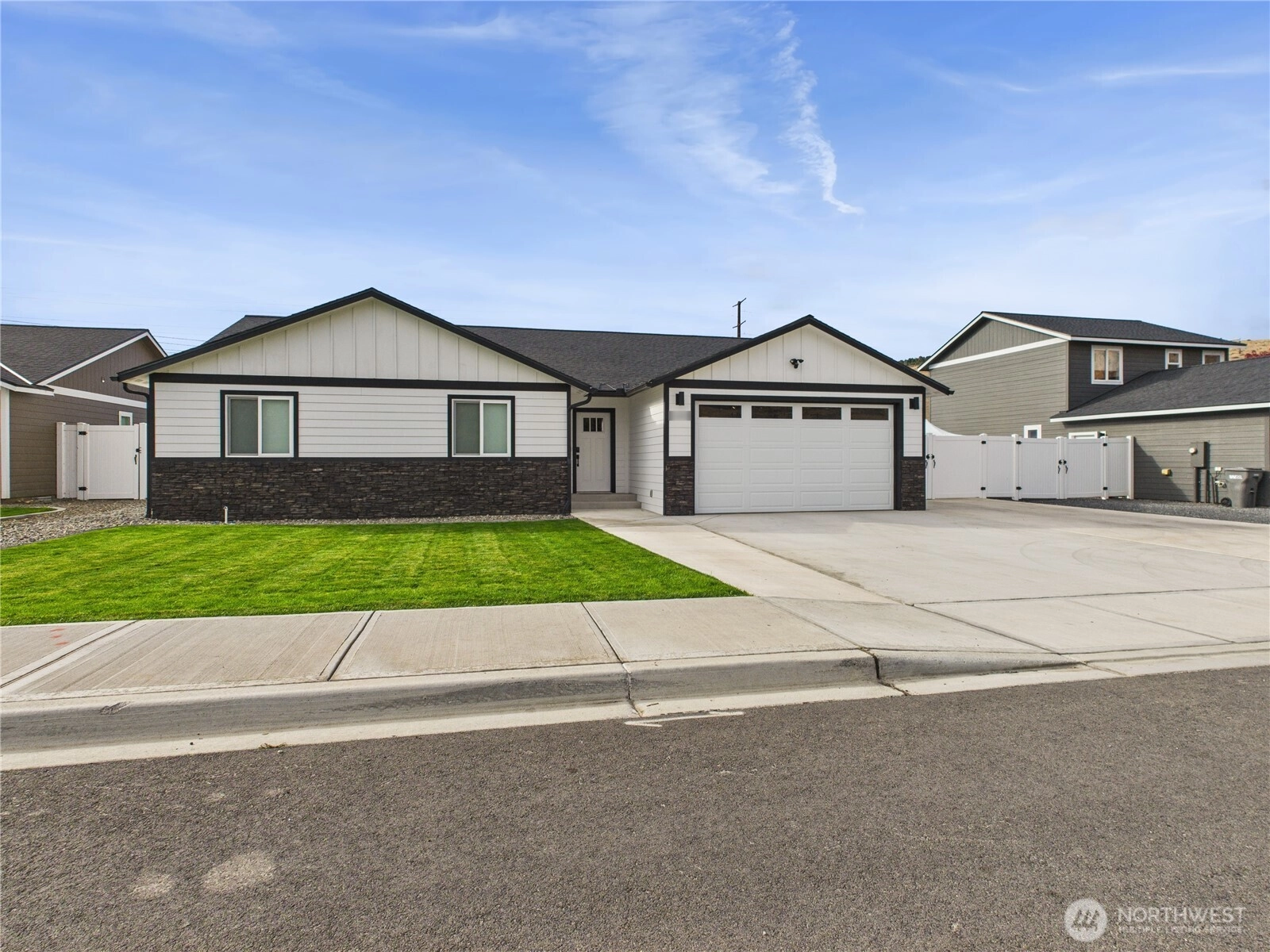 1408 Douglas Ave Unit  Rock Island WA 98850