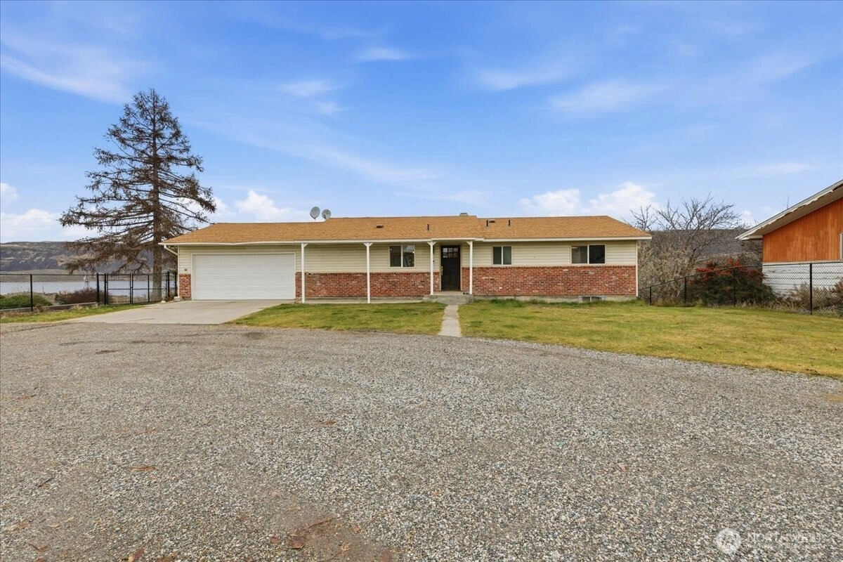 216 Sandy Ln Electric City WA 99123