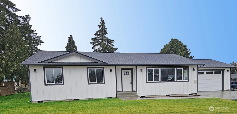 208 S 2nd St Oakville WA 98568