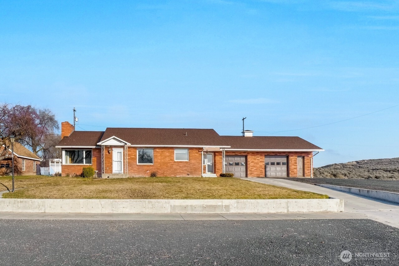319 E 3rd St Unit  Lind WA 99341