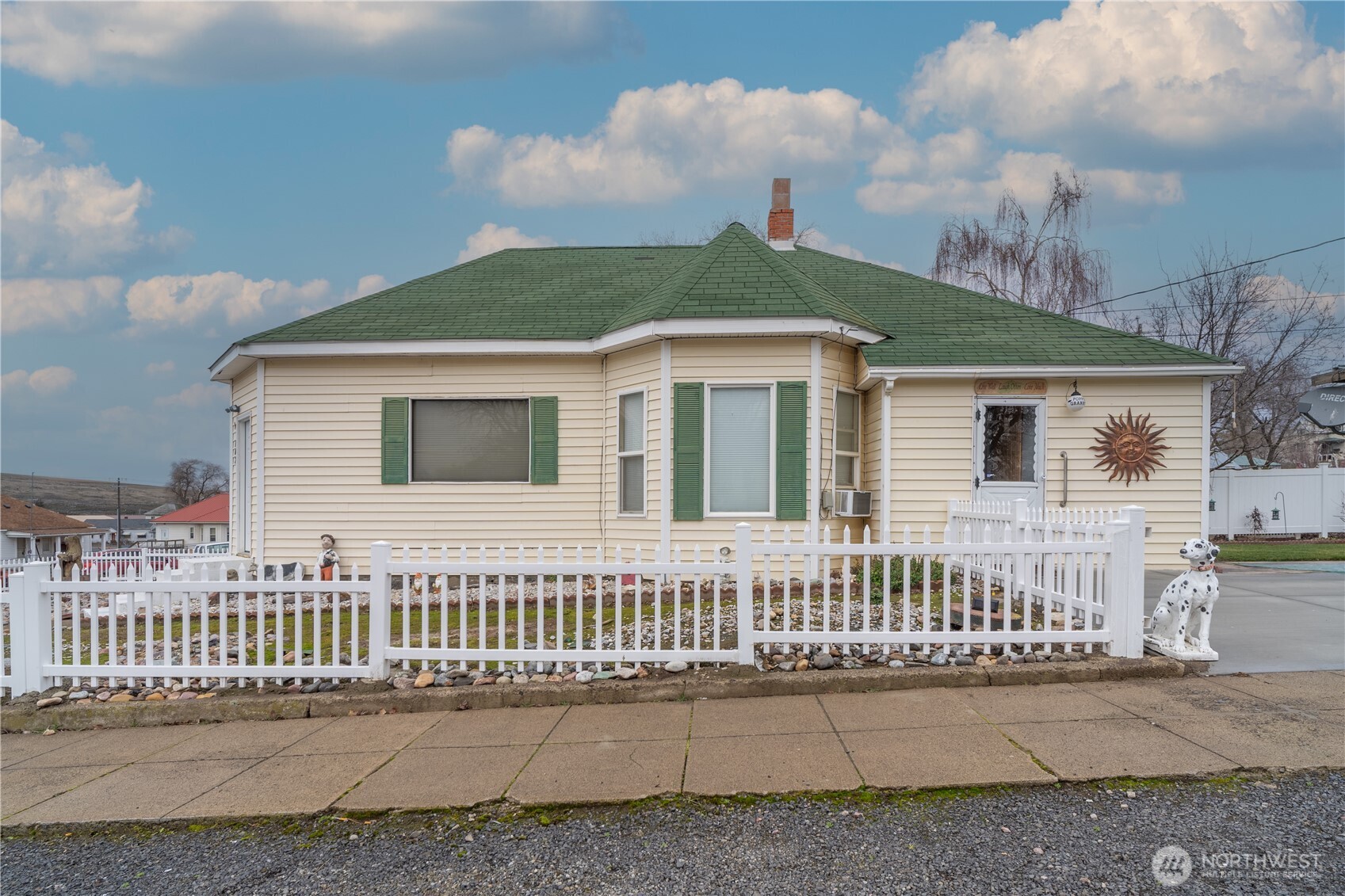 102 W 3rd St Unit  Lind WA 99341