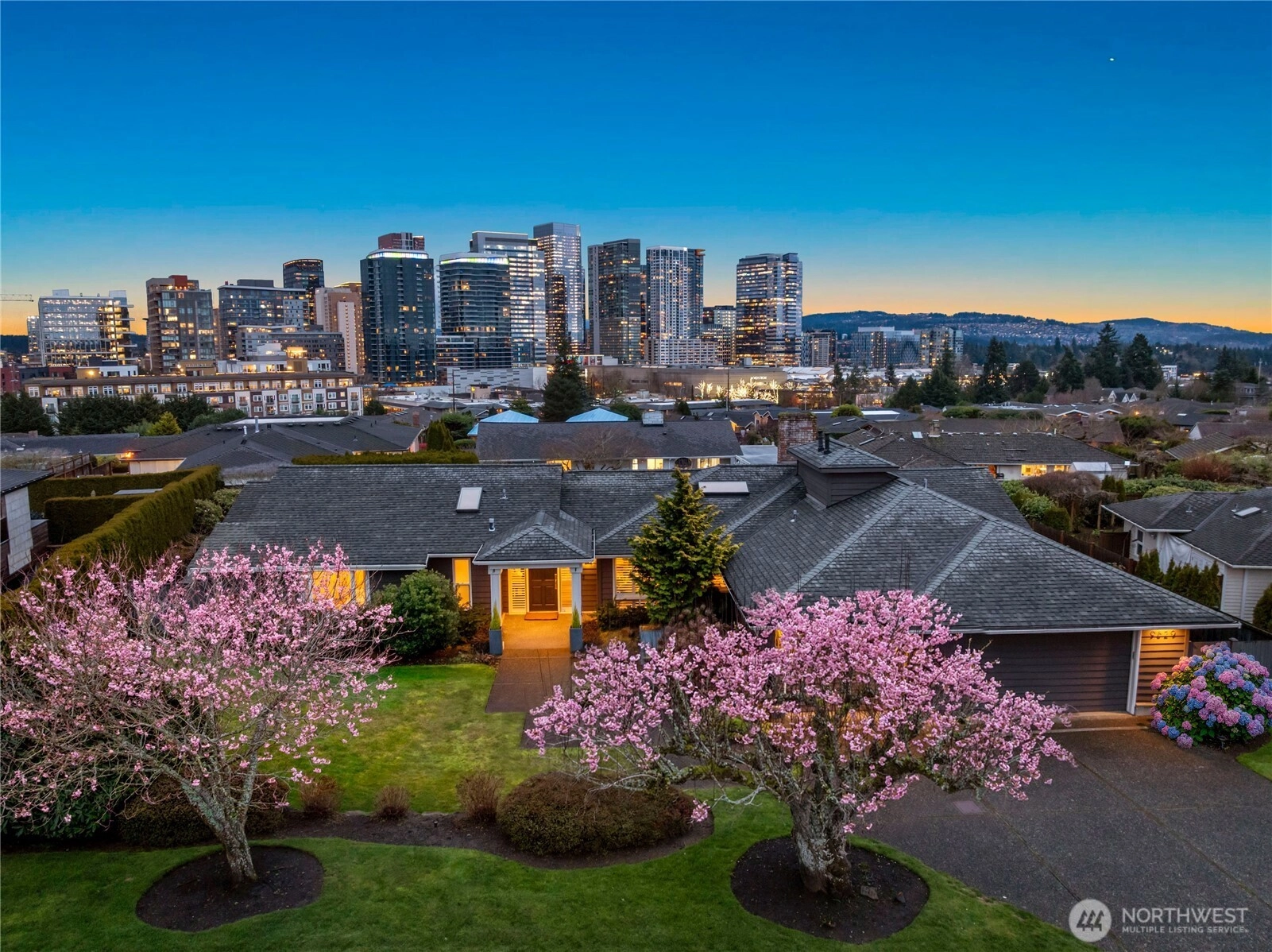 9829 Hilltop Rd Unit  Bellevue WA 98004
