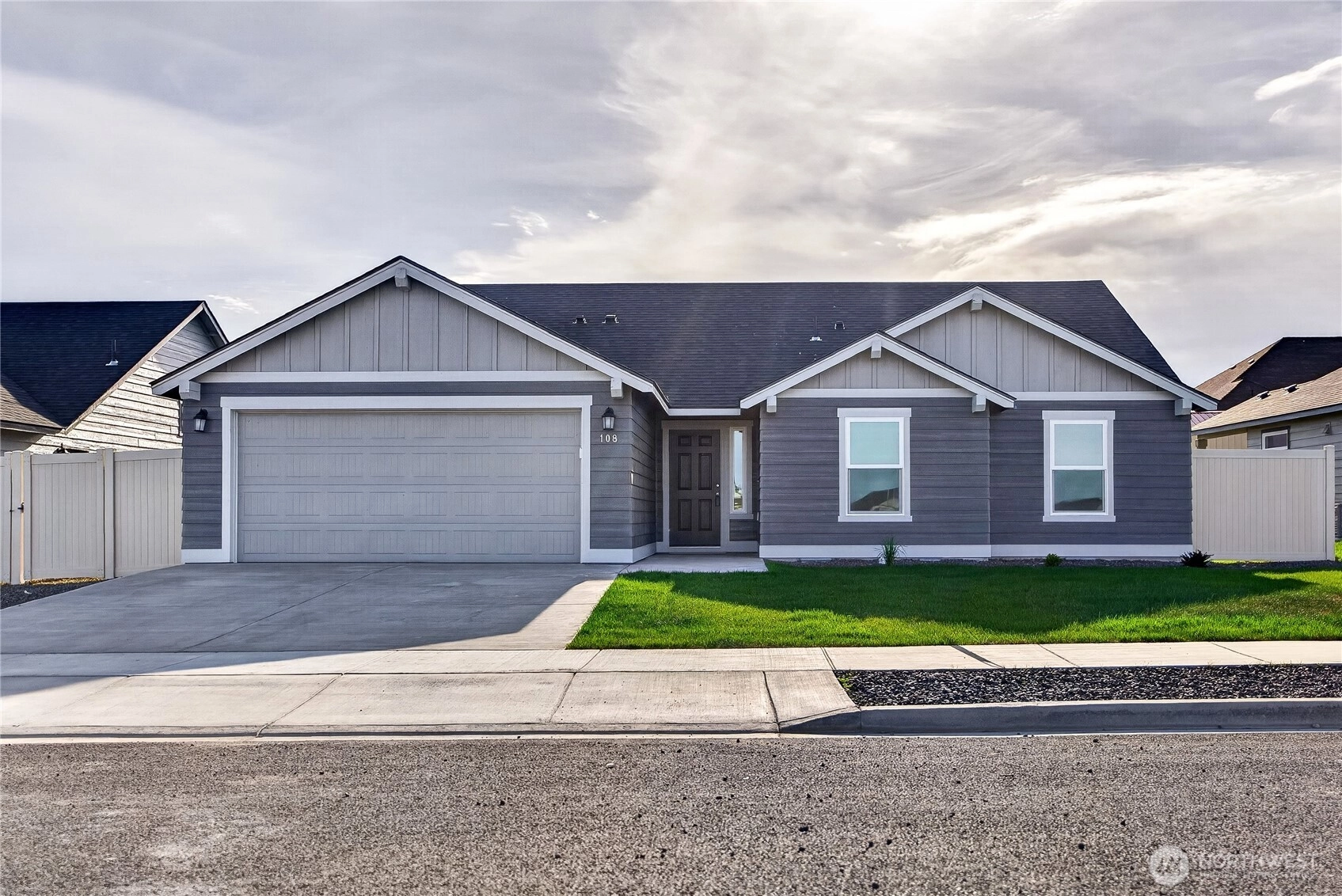 108 N Saratoga Way Unit  Moses Lake WA 98837