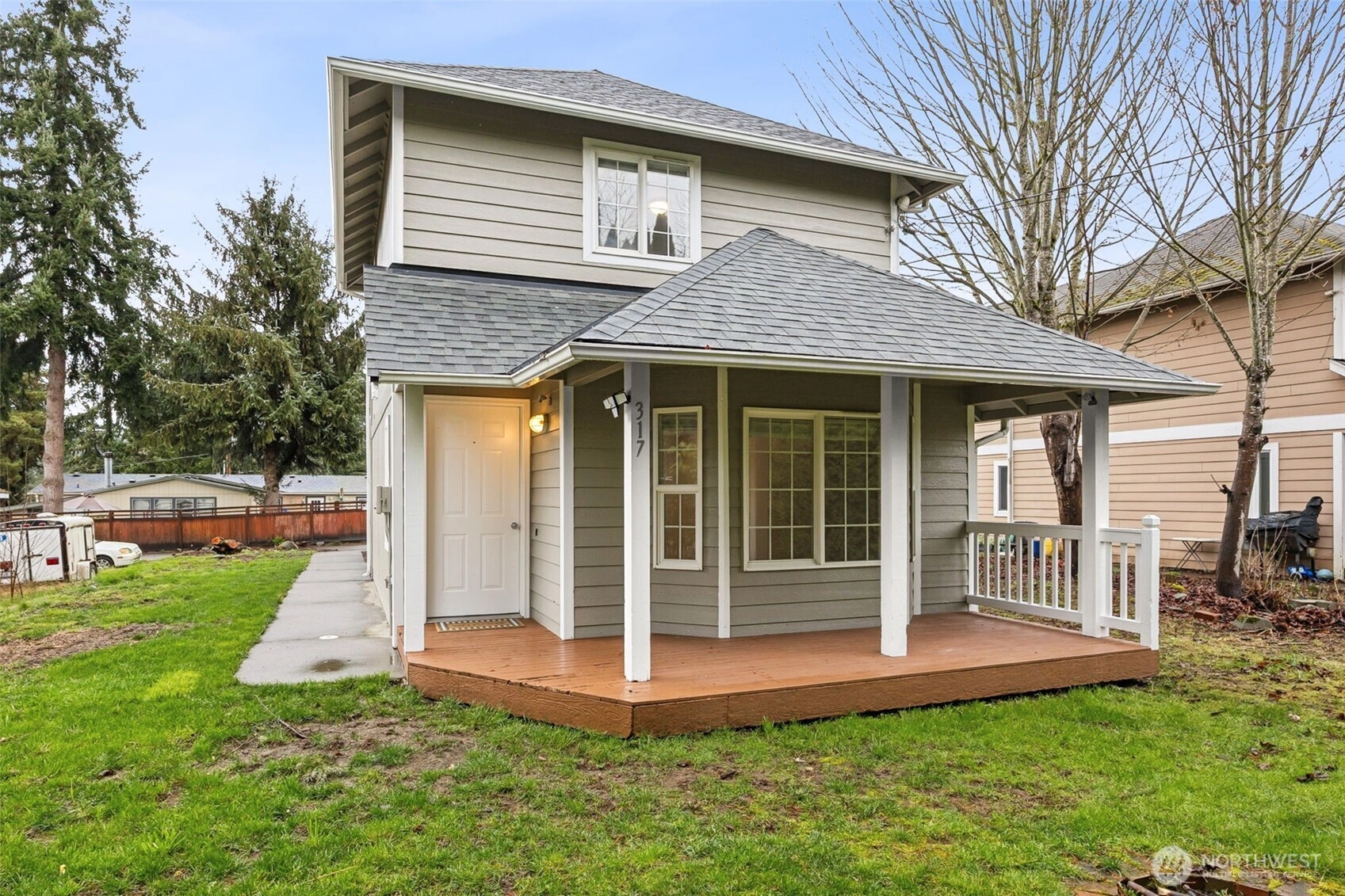 317 SE 3rd St South Prairie WA 98385