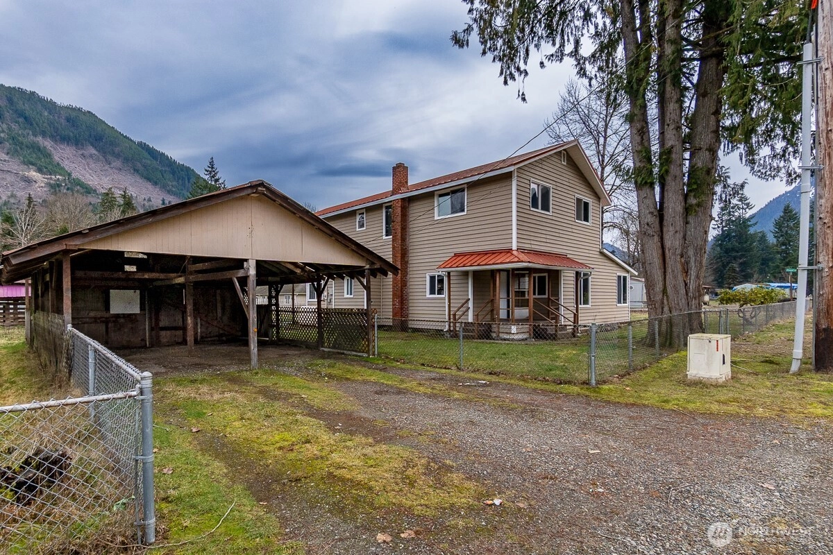 810 Montague Ave Ave Darrington WA 98241