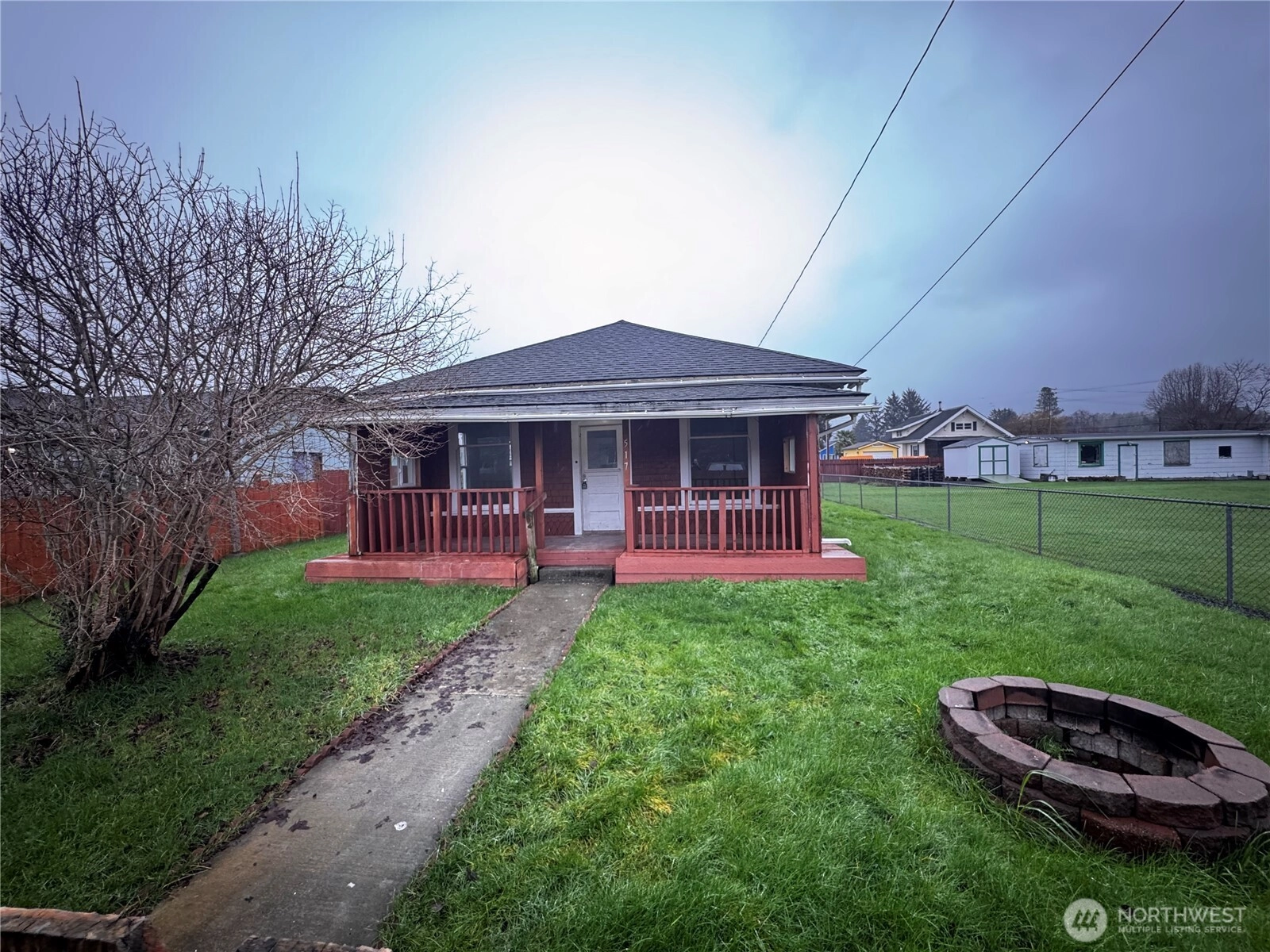 517 Water St Unit  South Bend WA 98586