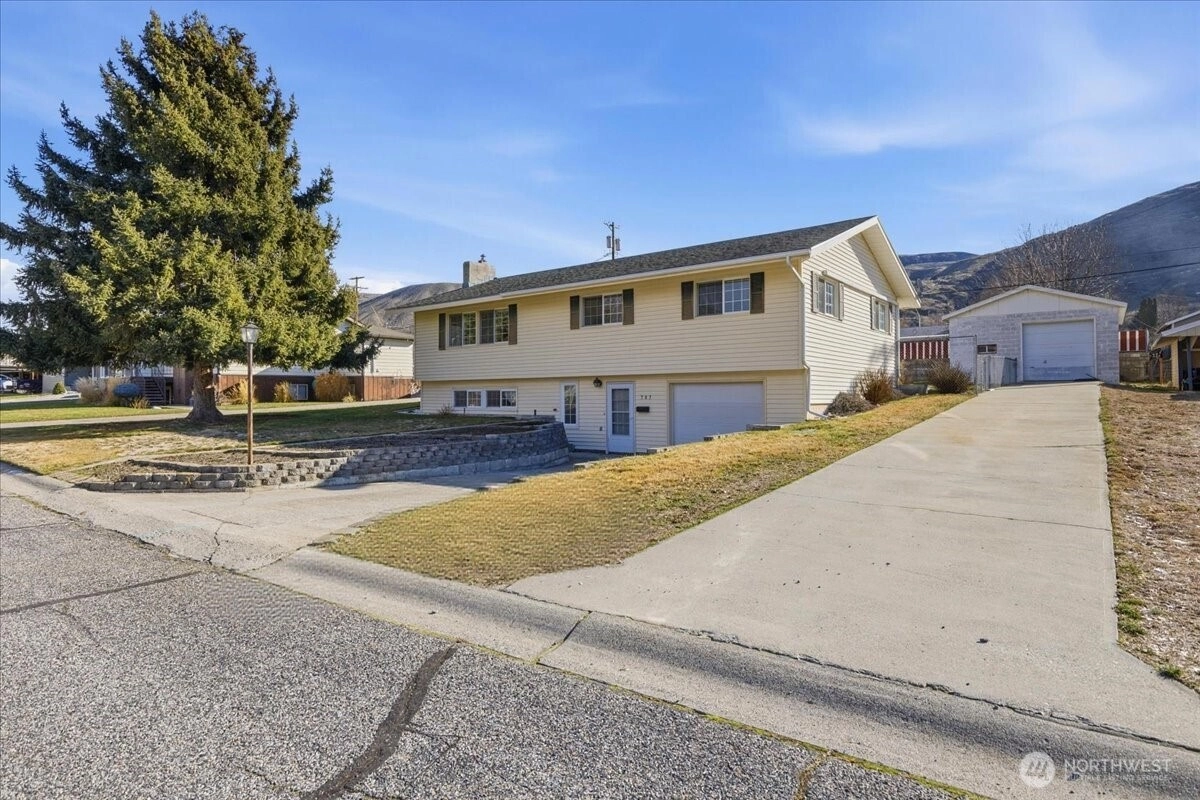 707 Spruce St Coulee Dam WA 99116