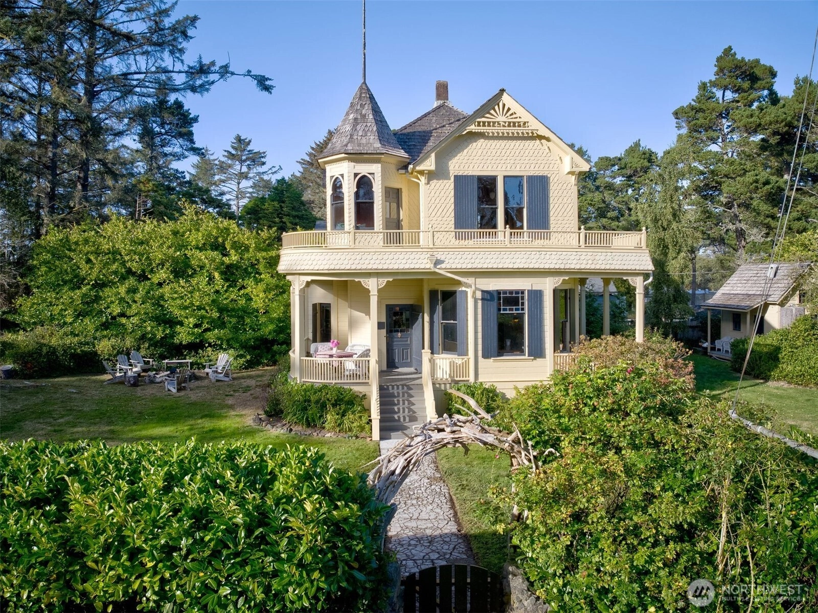 1103 37th Pl Seaview WA 98644