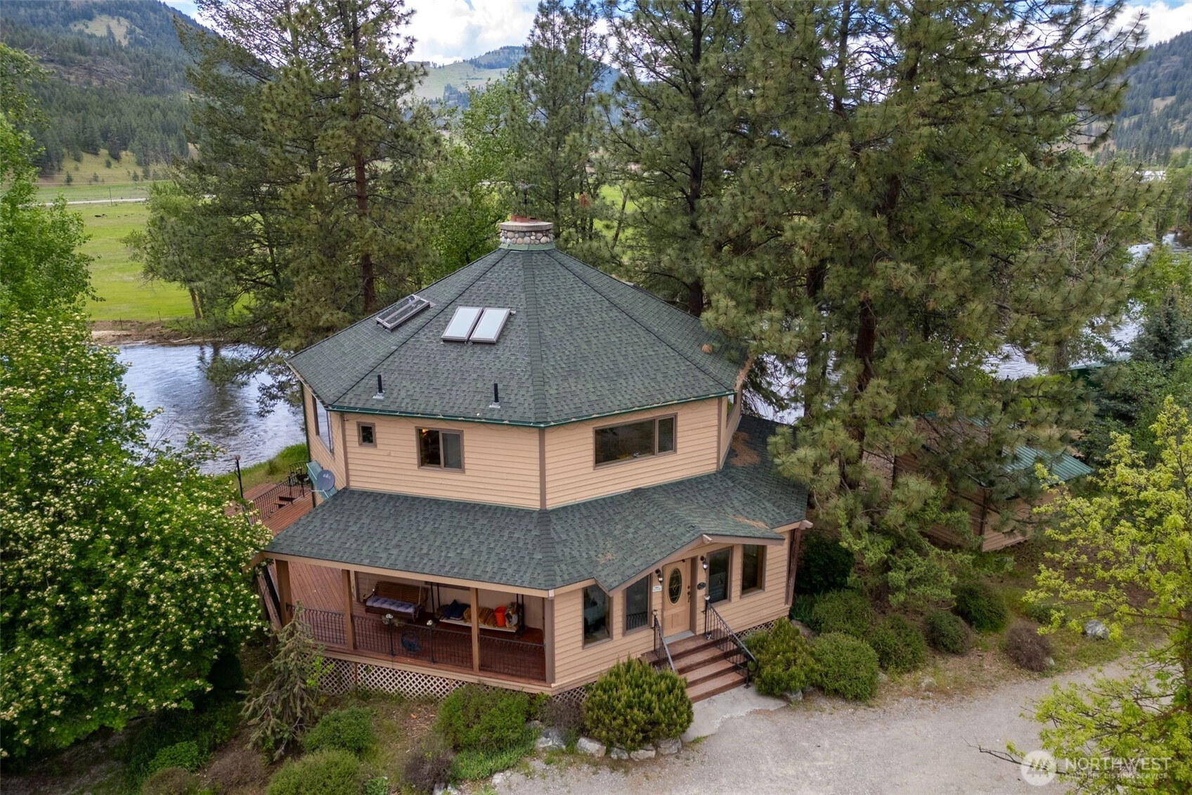 21 Louie Creek Rd Curlew WA 99118
