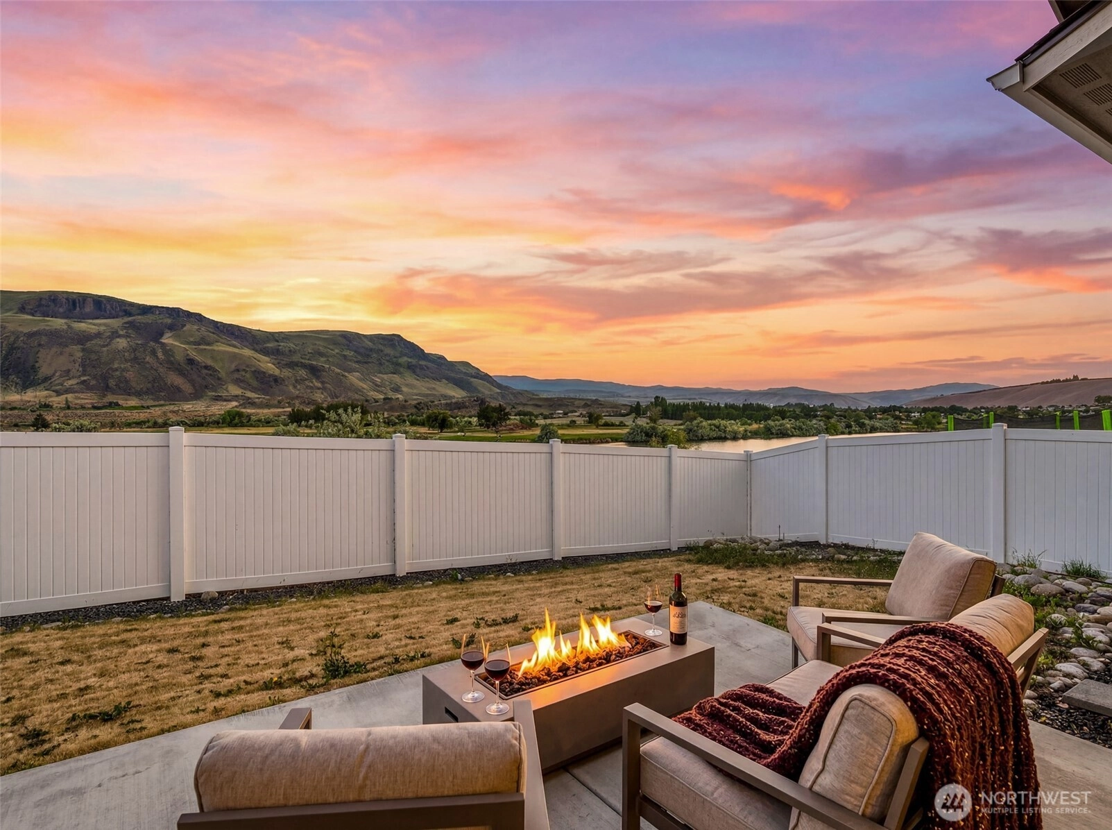 436 Hammond Lane Rock Island WA 98850