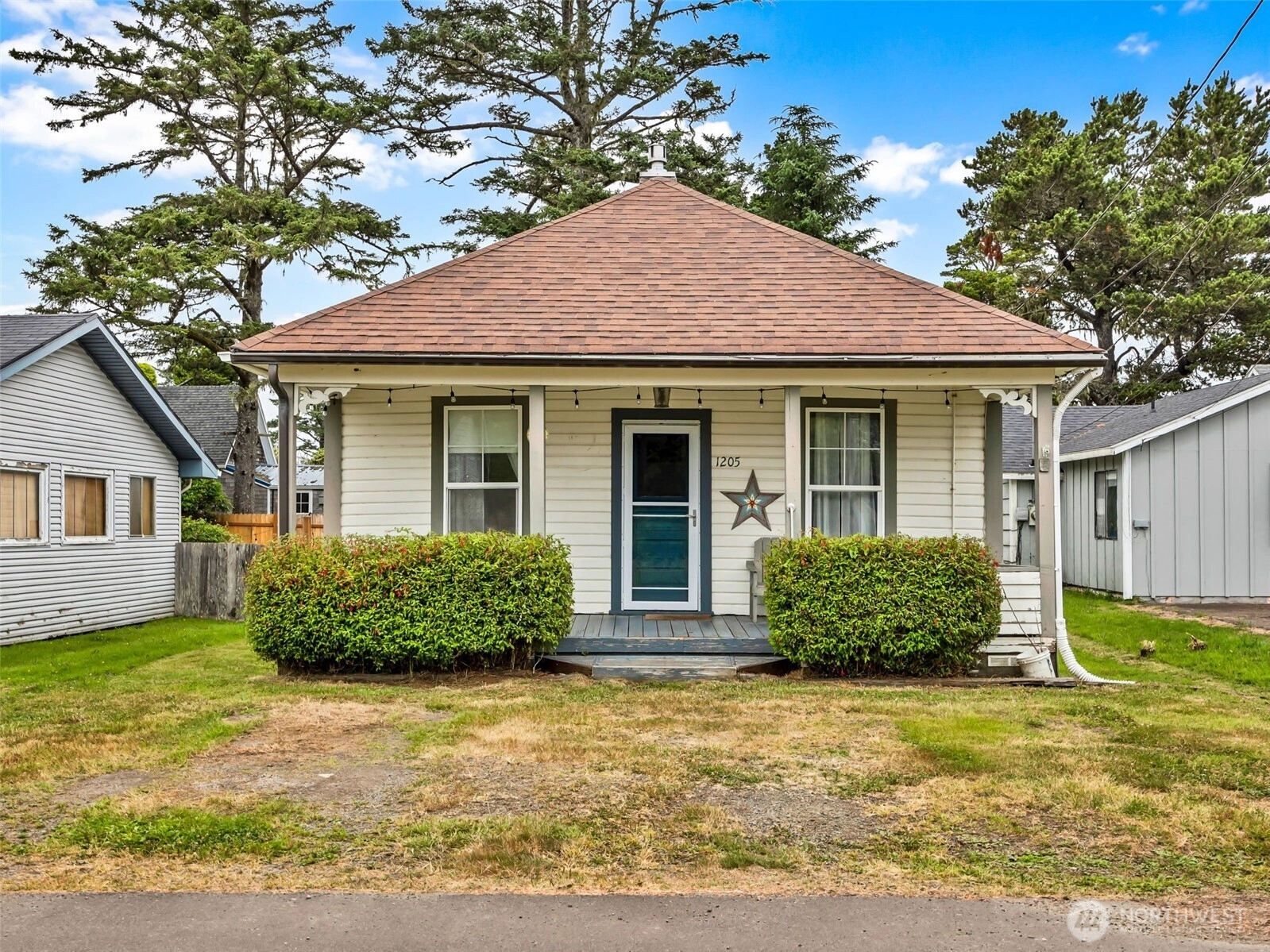 1205 49th St Seaview WA 98644
