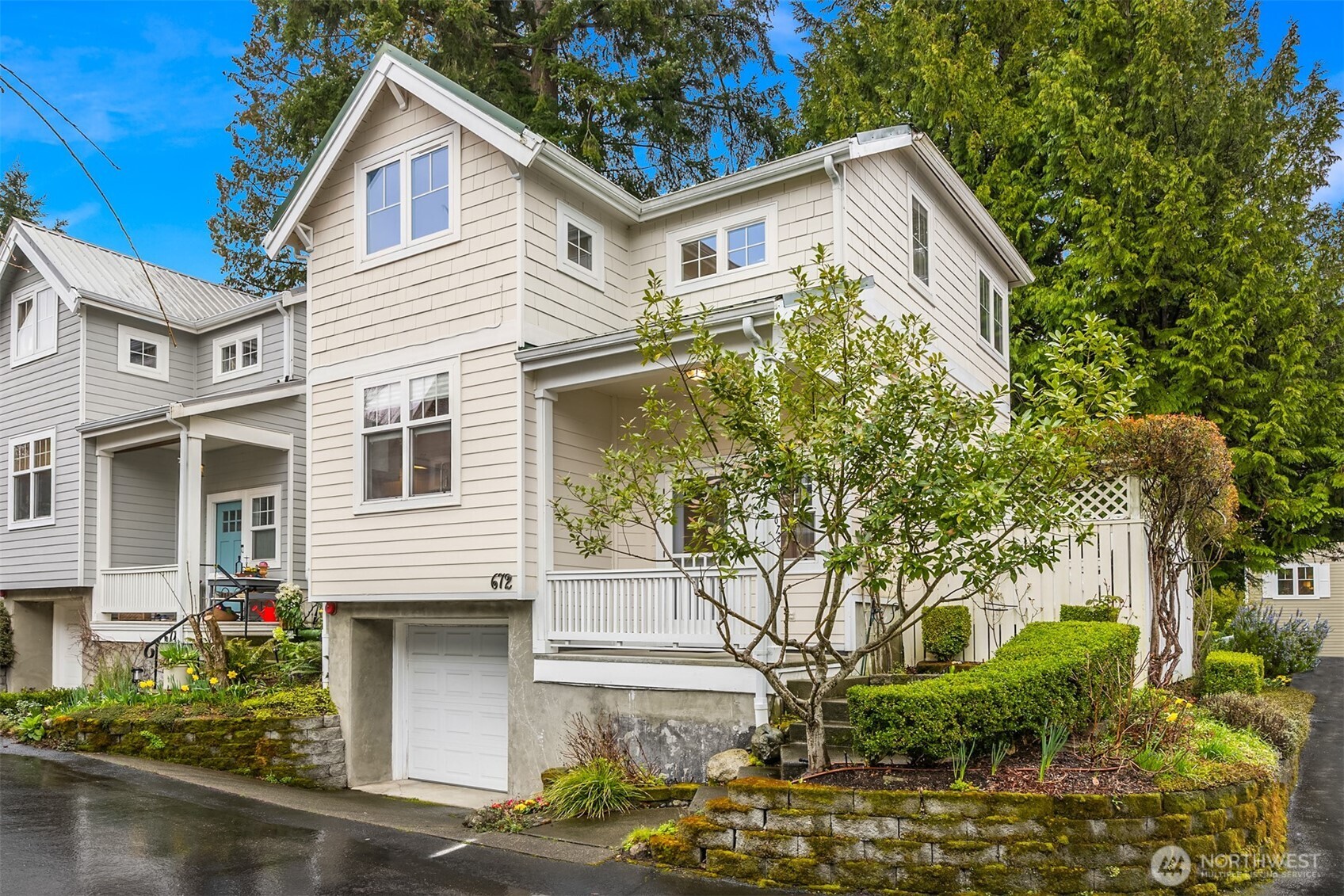 672 Madison Ave N Bainbridge Island WA 98110