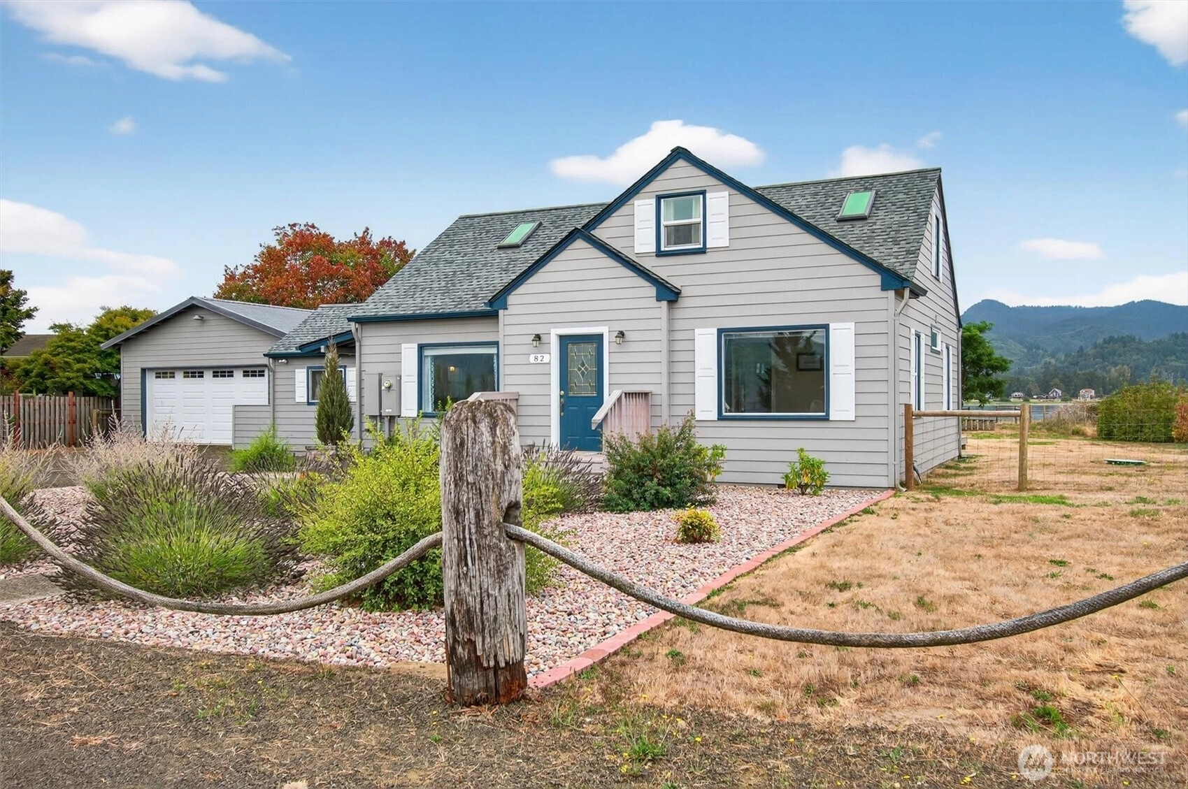 82 E Sunny Sands Rd Cathlamet WA 98612