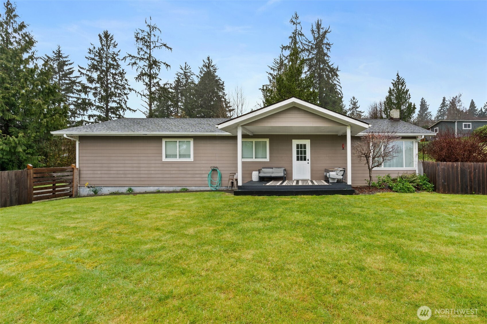 1346 W Third St Unit  South Bend WA 98586