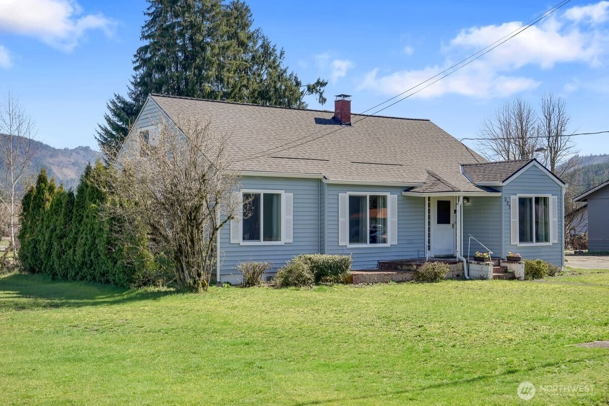325 3rd St Morton WA 98356