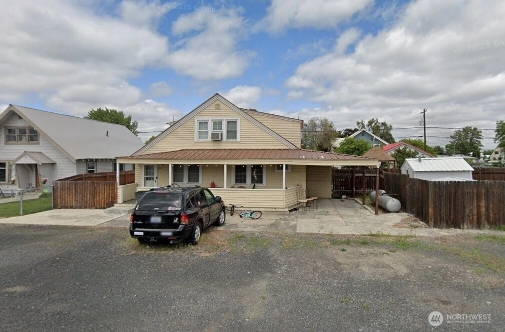 208 W Douglas St Coulee City WA 99115