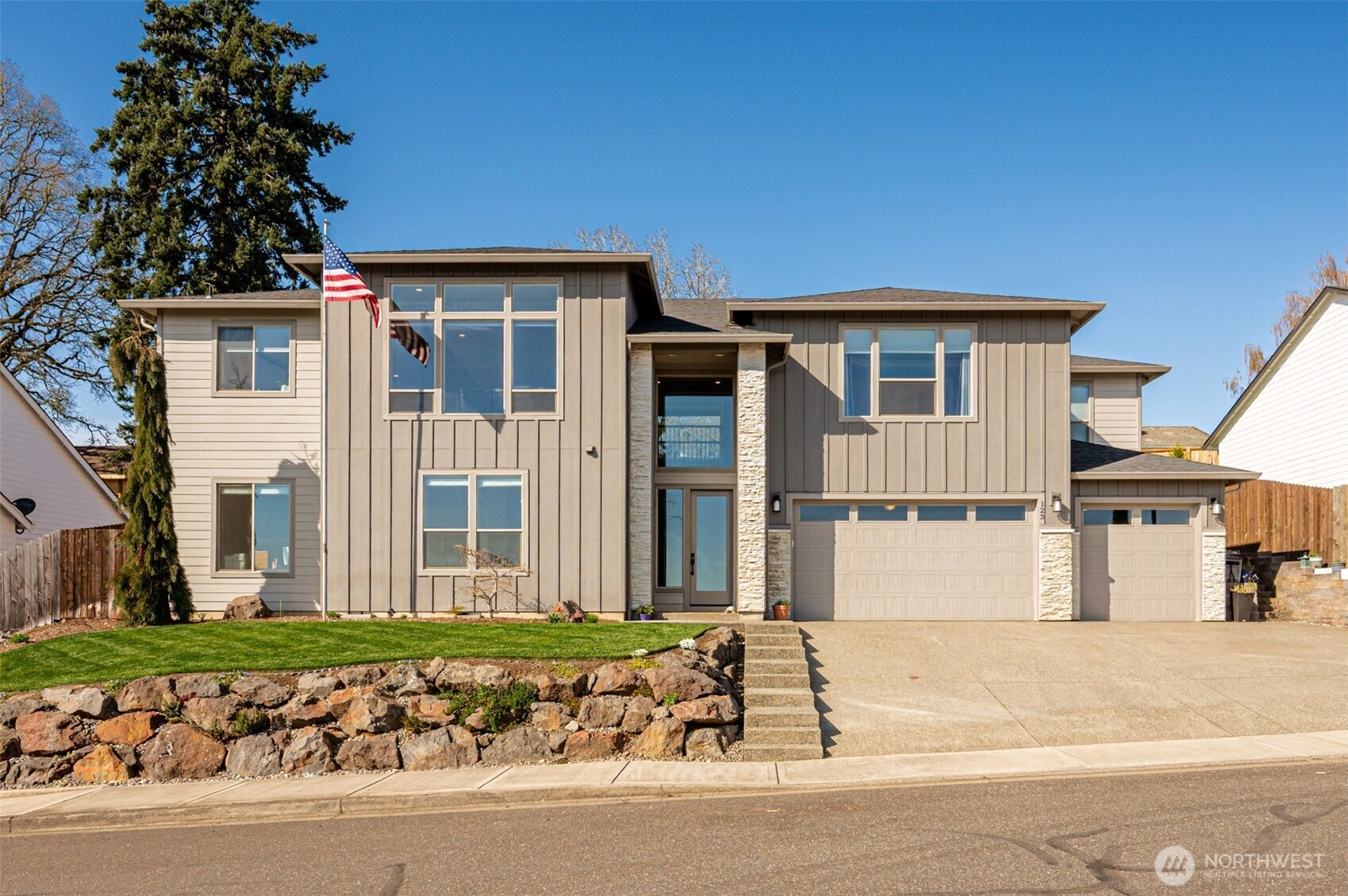 123 W 13th Way La Center WA 98629