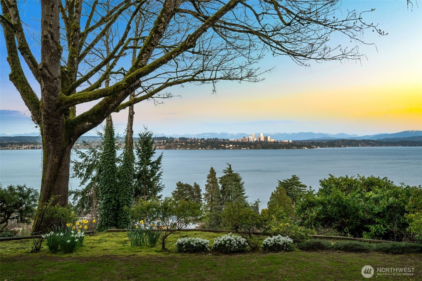 520 36th Ave E Unit  Seattle WA 98112