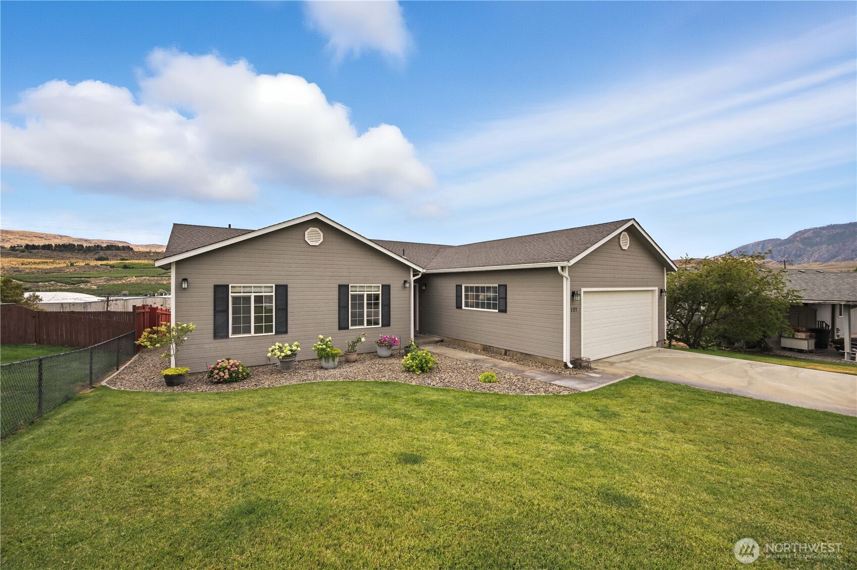 121 Pryor Dr Unit  Pateros WA 98846
