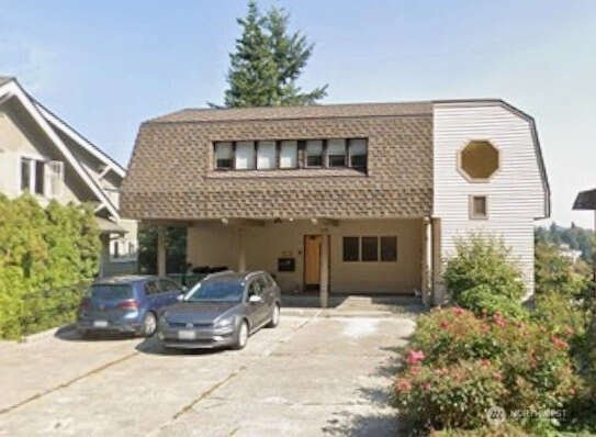 5228 21st Ave NE Seattle WA 98105