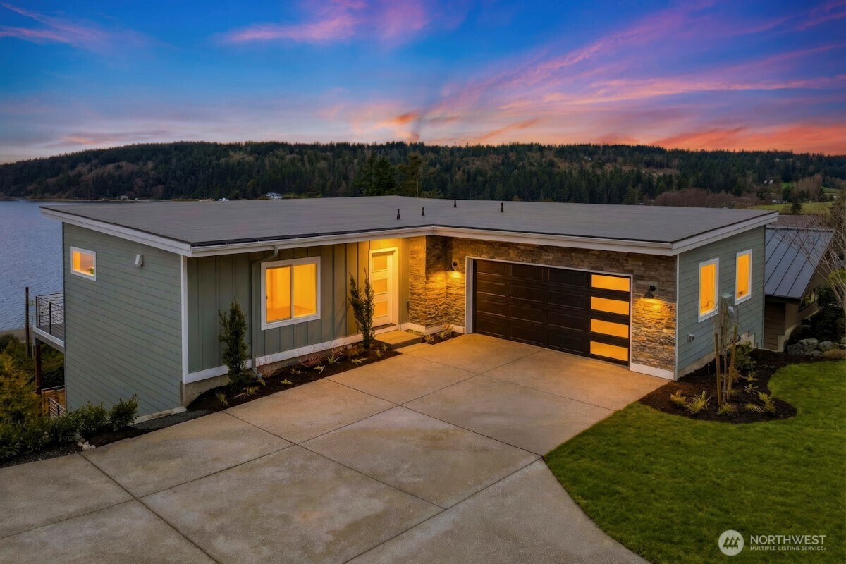 2216 Cleven Park Rd Unit  Camano Island WA 98282