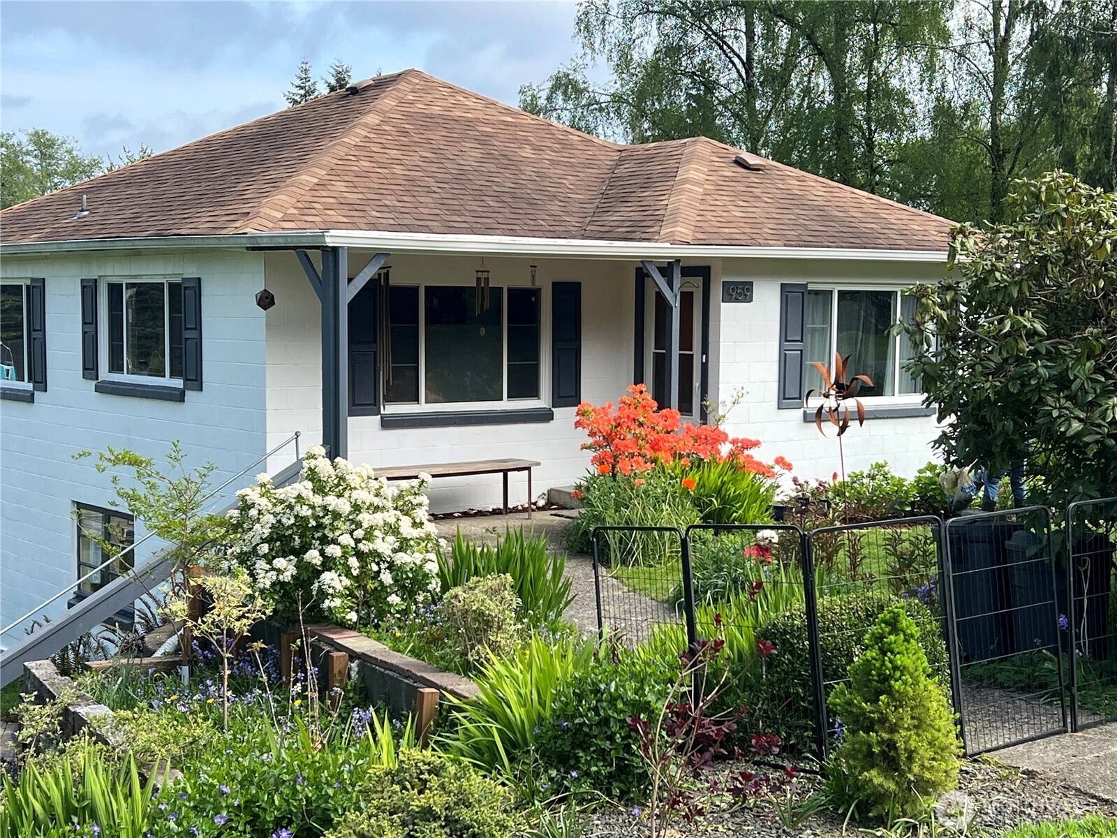 959 Barnhart St Raymond WA 98577