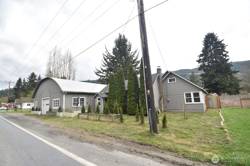 2071 Valley Hwy Deming WA 98244