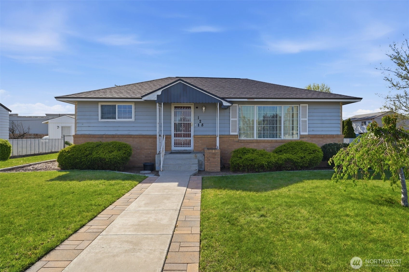 128 N Wehe Ave Pasco WA 99301